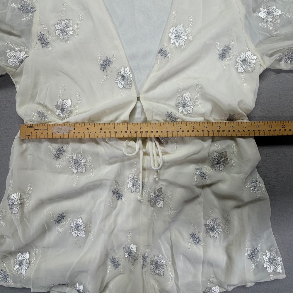 Show Me Your Mumu Roxy Romper Womens Medium Ivory Excellent Embroidered Floral - Picture 5 of 11